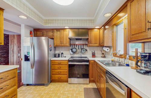 Deck and Private Dock! Waccamaw River Retreat - Photo 9