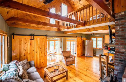 Cozy private cabin near Okemo! Large Hot tub! - Foto 1