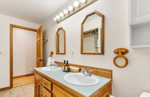 Riverfront w Cedar Hottub, Sauna, Movie Theatre - Foto 35