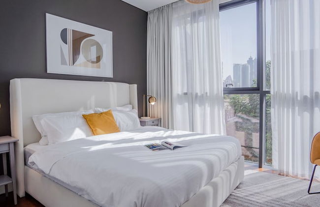 Aya - Awe-inspiring 2BR in City Walk with Balcony - Photo 6