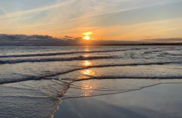 HAPPY PLACE mit Sonnen-Balkon und Stellplatz nur 400 m zum Strand - Foto 20