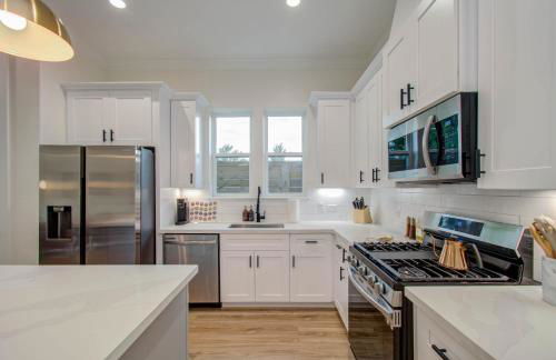 Houston Entertainment Haven - Photo 25