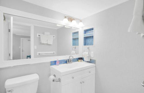 Eleuthera - 2x2 Fully Updated Old Town Waterfront Corner Condo - Photo 23