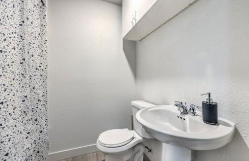 Elegant Private Studio Sleeps 4! 10Min to Strip! - Foto 6