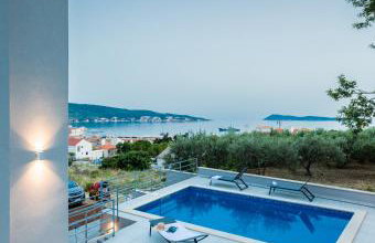 Seaside Elegance Suites - Photo 10