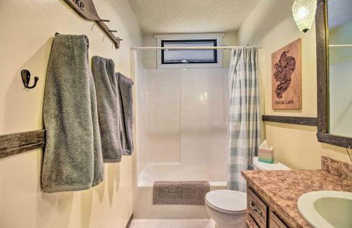 Pelican Lake Getaway on Stunning Peninsula! - Foto 15