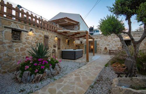 Pamelas House with Jacuzzi - Photo 15