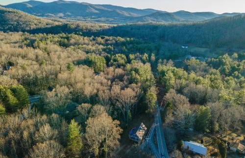 Spacious 4BR Mountain Retreat for 16 in Fairview - Foto 16