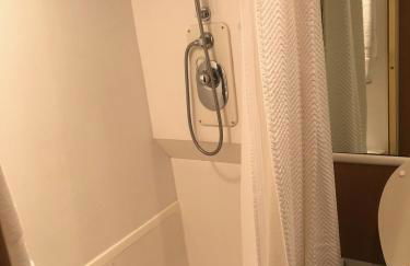 Luxury Afloat Yacht Paradise 3 bedrooms 3bath 5 beds with full Marina view - Foto 12