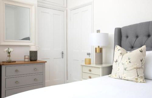 Number 42 by The Butler Collection - Foto 14