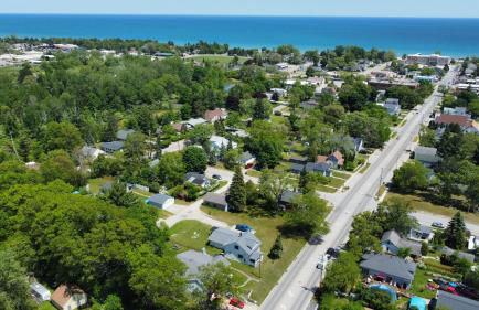 Oscoda Hilltop Haven - Great Location near Beach! - Foto 16