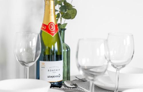 Modern Two Bed Apartment - Sleeps 3 - WiFi & Parking Included 57C - Foto 14