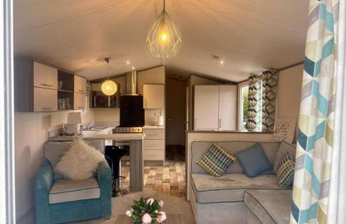 Caravan in Holcot - Sleeps 6 - Pet Friendly - Foto 9