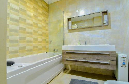 Stunning Villa with Pool - Foto 10