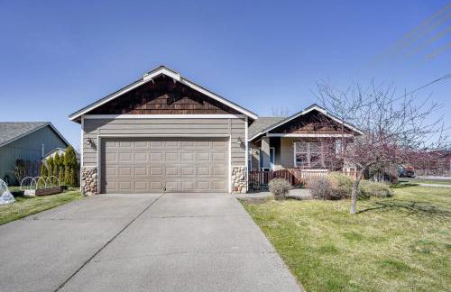 Charming Bend Home with Porch and Yard Great Location - Foto 24