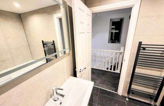 Large Modern House with Parking - Photo 61