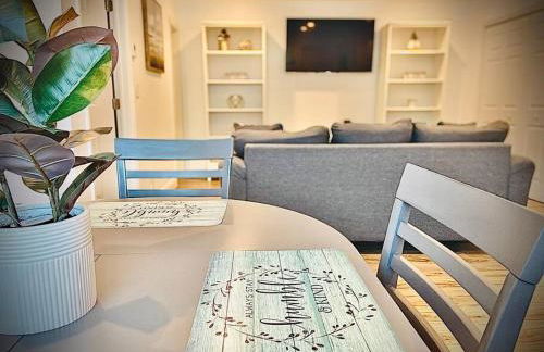 Secret Serenity! Roomy! Pool! 5 min from Beach! - Photo 7