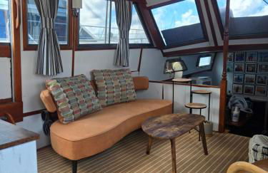 43' Classic Trawler 5 Star Resort Pools, Views, Dining Free Shuttle to Downtown - Photo 3