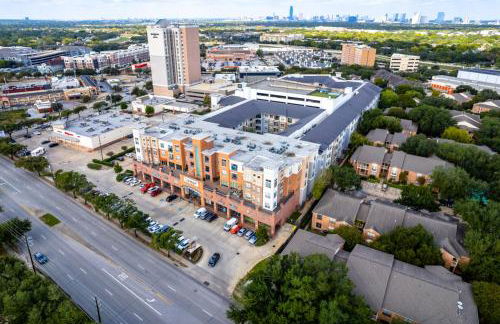 Gorgeous Furnished Apartments near Texas Medical Center & NRG Stadium - Photo 30