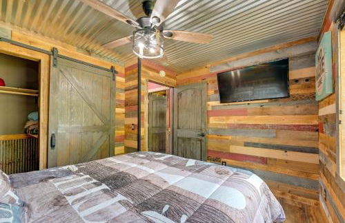 Lakeside Cabin with Fire Pit Near Pine Point Park! - Foto 16