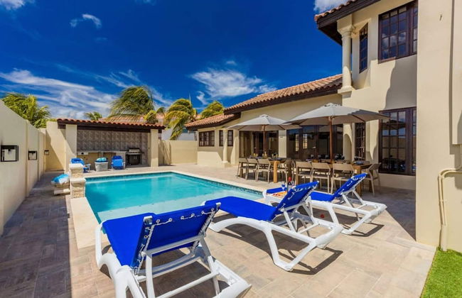 Large 5BR Villa With Private Pool Near Eagle Beach - Photo 15