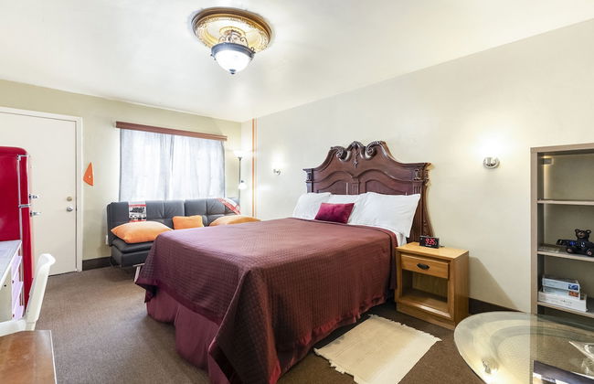 The New Star Motel with Studio-Kitchens: 1950s Extended-Stay Lodging and Retreat Center - Photo 28