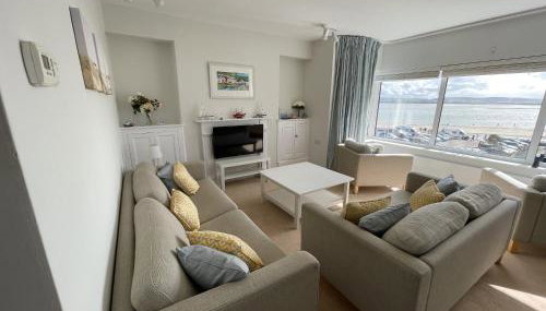 Lovely seafront 2 bedroom Apartment 4 - Foto 1