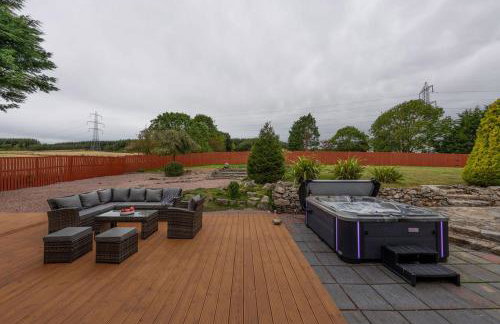 Woodside Barn Sleeps 14 with Hot Tub - Photo 9