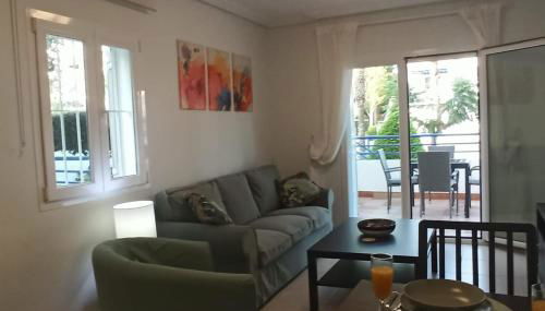 2 Bed Apt - Close To Beach - Pool - Balcony - Foto 2