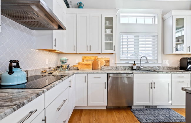 Golf-front Personal Arcade Hot tub Outdoor Kitchen - Photo 11