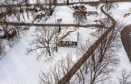 Pet-Friendly Retreat with Deck Steps to Marina! - Foto 23