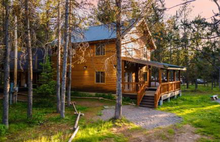 Rustic Retreat, Sleeps 20, Epic Game Room, Hot Tub, 20min to Yellowstone - Foto 42