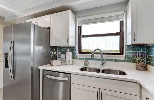 Fully Remodeled Condo with Atlantic Ocean View and Access to Private Fishing Pier by RedAwning - Foto 16