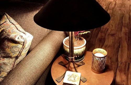 Unique Yurt Rental on Peony Farm with Riverfront View in Clyde, North Carolina - Foto 14