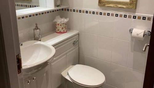1 Bed House - Central, Free Parking, Wifi - Foto 3