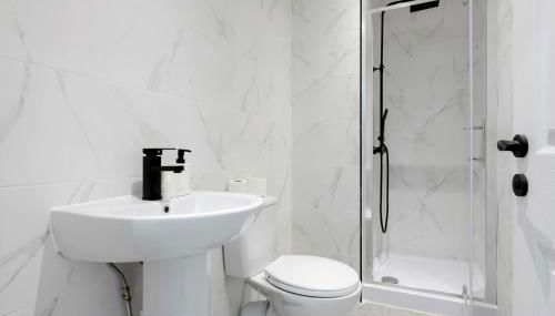 3Bed House-Free Parking - Foto 5, Shower