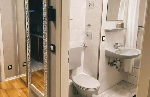 zentrale Design-Ferienwohnung mit Balkon und Stellplatz in Karlsruhe - APOLONIAliving - Foto 47