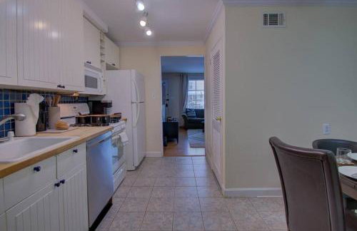 Book Now! 8-Min to Metro - King Bed- Old Town Central Retreat - Floyd's Freedom - - Foto 18