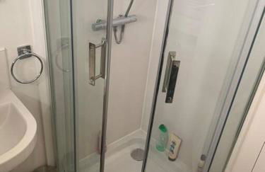 Historic Dutch Barge, Idyllic location - Photo 15