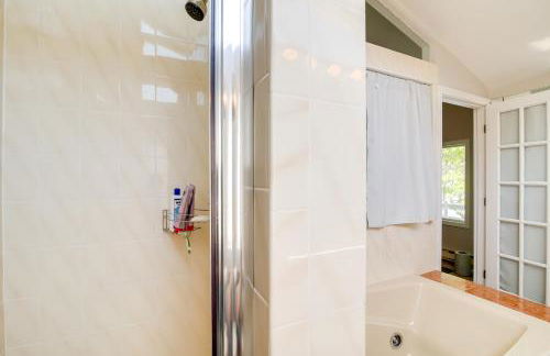 4 Mi to Downtown Plymouth! Bayfront Home with Deck - Foto 20