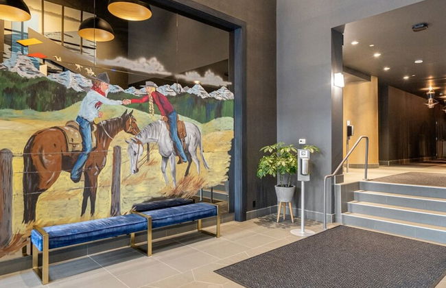 DT Upscale Corner Unit Tower Views Free Parking - Photo 30