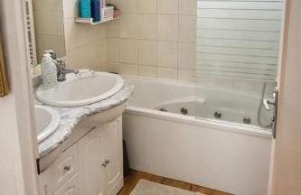 Chambre tout confort Saphir 1 à 3 P dans belle maison - Foto 3