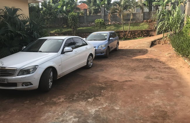 Captivating 3-bed Villa - Photo 37