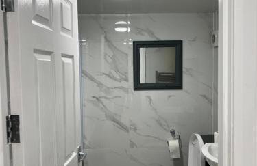 4 BR, Large & Modern Private House Central Location - Photo 16