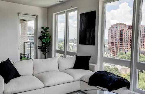 Upscale Midtown Retreat , Free Parking & Close to Mercedes-Benz - Foto 2