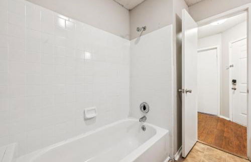 The Davis 1824 I Spacious 2 Bed 2 Bath - Foto 15