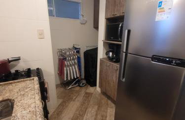 Apartamento Aconchego Frente Mar - Vila Guilhermina Praia Grande SP - Cozinha Completa - Climatizador de Ar - TV a Cabo - Wi-Fi - Photo 3