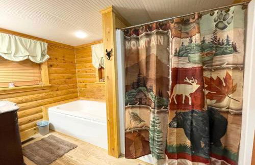 One of a Kind Rustic Log Cabin near Bryce Resort - Large Game Room - Fire Pit - Large Deck - BBQ - Foto 5