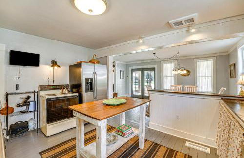 Spacious Vintage Gem with Sunroom in Manistee! - Foto 18