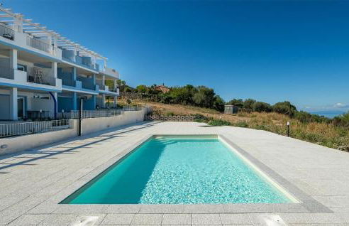 1 Bedroom Gorgeous Apartment In Isola Rossa - Foto 8